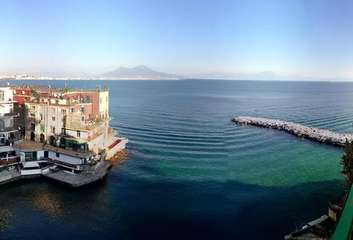 Napoli sospesi tra cielo e mare